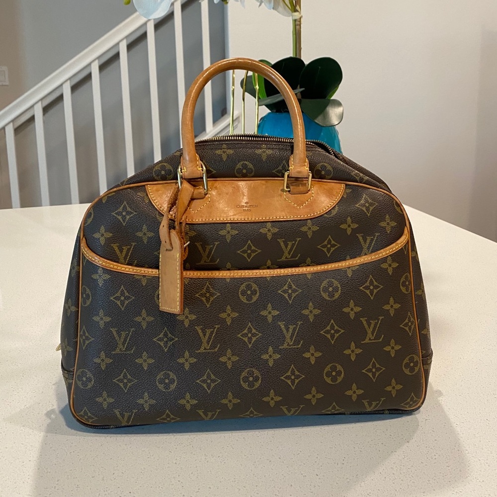 ‼️SOLD‼️Authentic Louis Vuitton Deauville Monogram